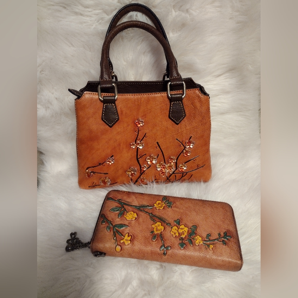 Vintage cowhide leather women's handbag with matching wallet